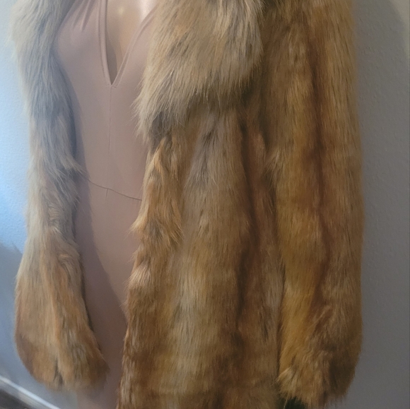 Faux Fur coat - Picture 4 of 17